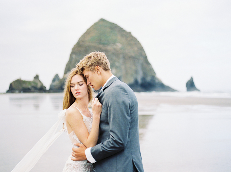 bride and groom wedding photo at cannon beach