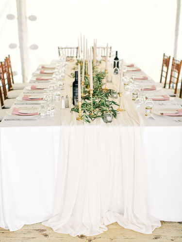 harvest family style head table at kurtz orchards